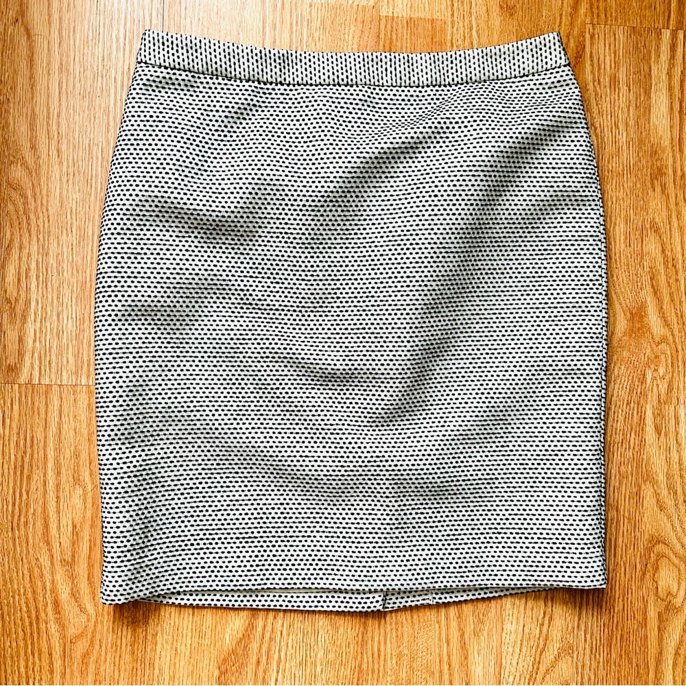 Ann Taylor LOFT White/Black Pencil Skirt Size 6
